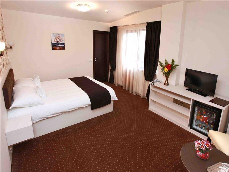 West Plaza Hotel Bukurešť Exteriér fotografie