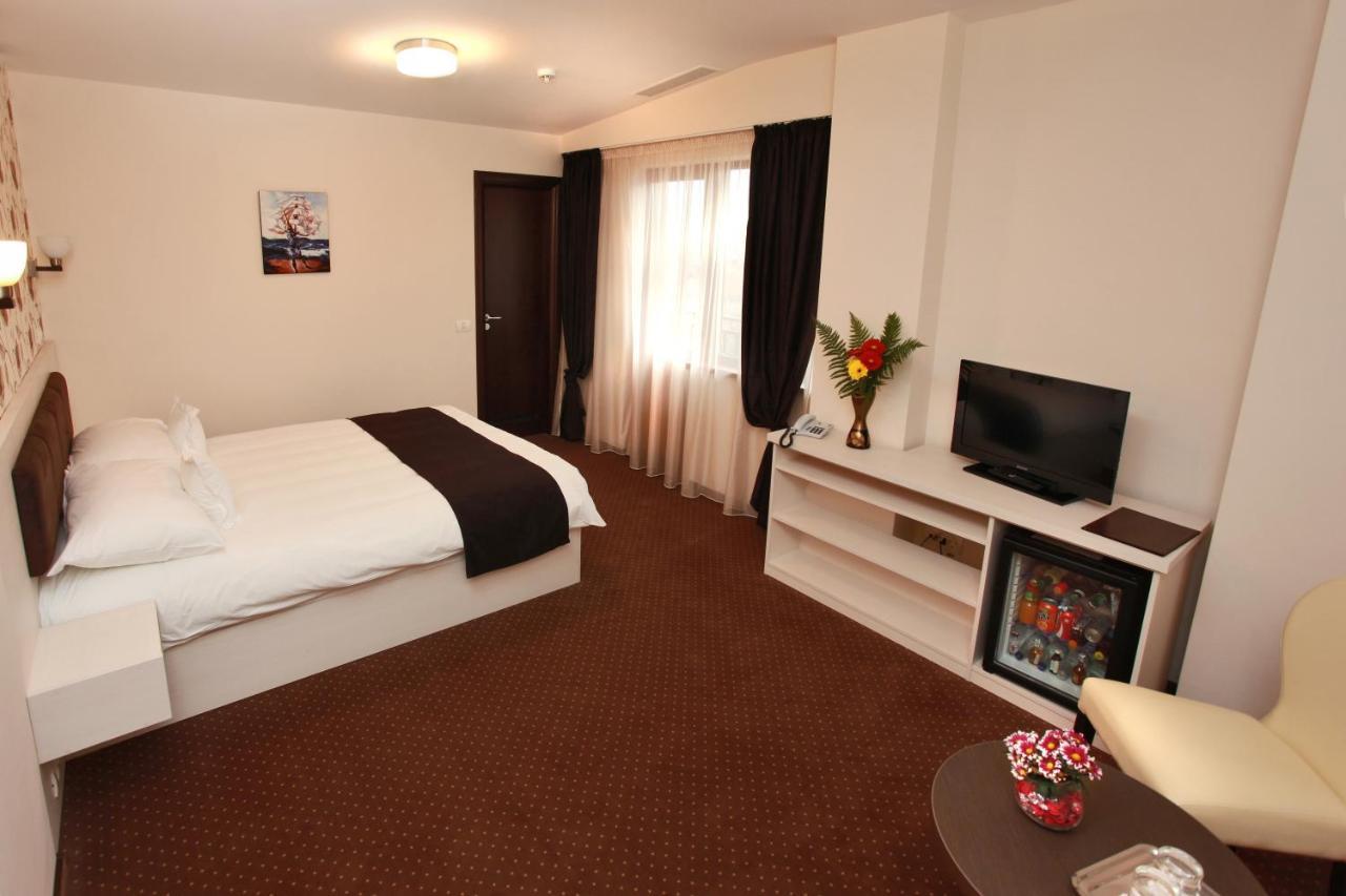 West Plaza Hotel Bukurešť Exteriér fotografie